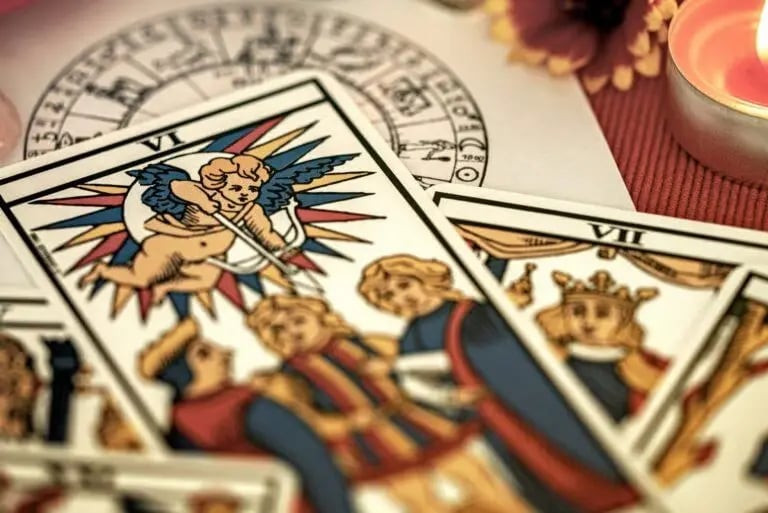 Tarologie e1676910954352 768x513